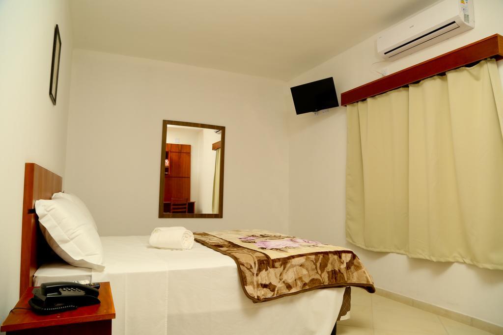 Hotel Petrov กาเนรา ภายนอก รูปภาพ