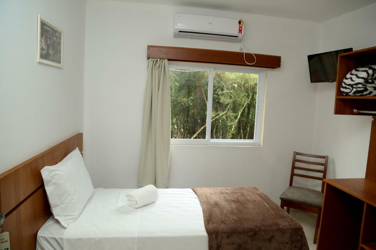 Hotel Petrov กาเนรา ภายนอก รูปภาพ